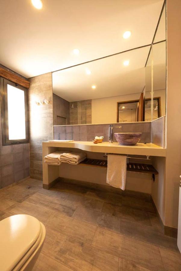 Hotel Tulmas ティルカラ エクステリア 写真